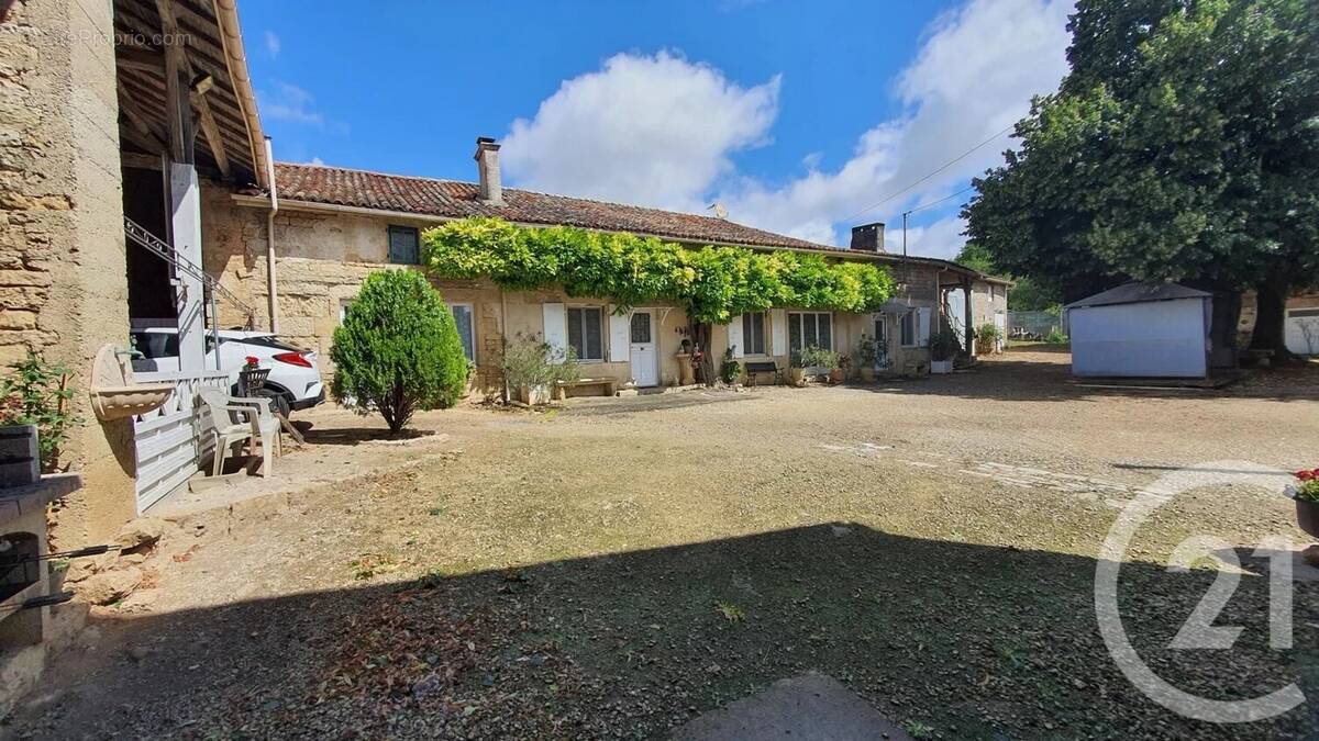 Maison 195 m² à Aubigne  - photo 2