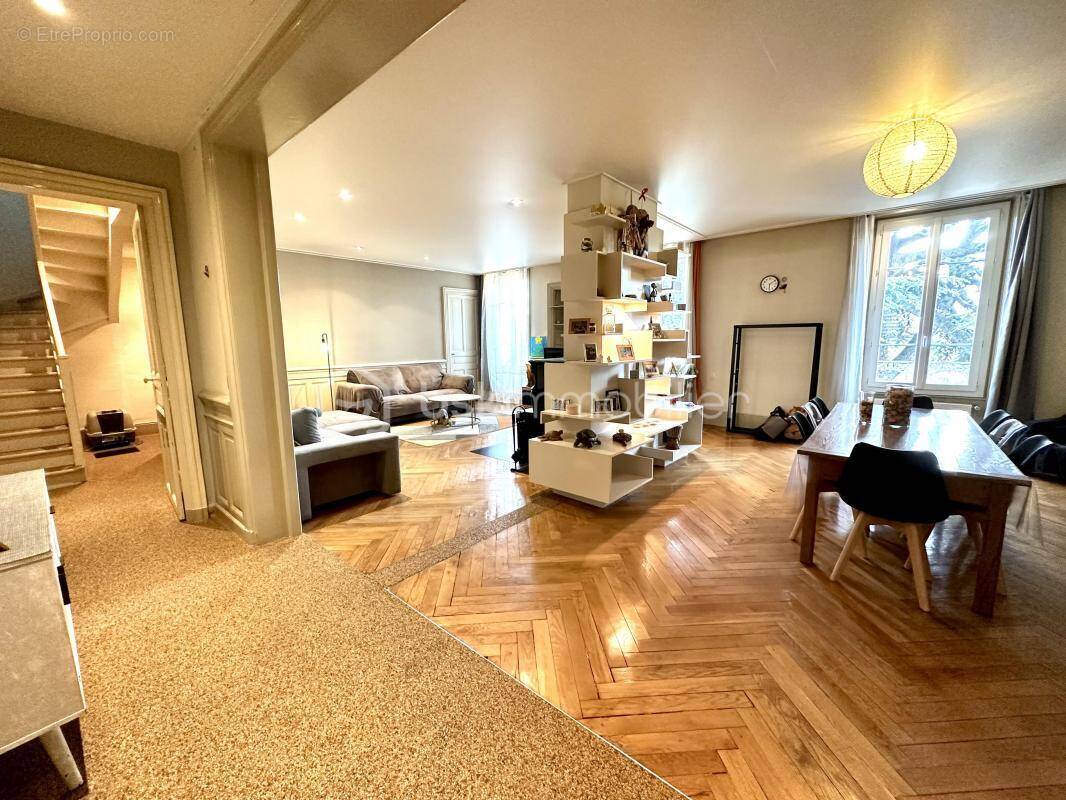 Appartement à LE COTEAU