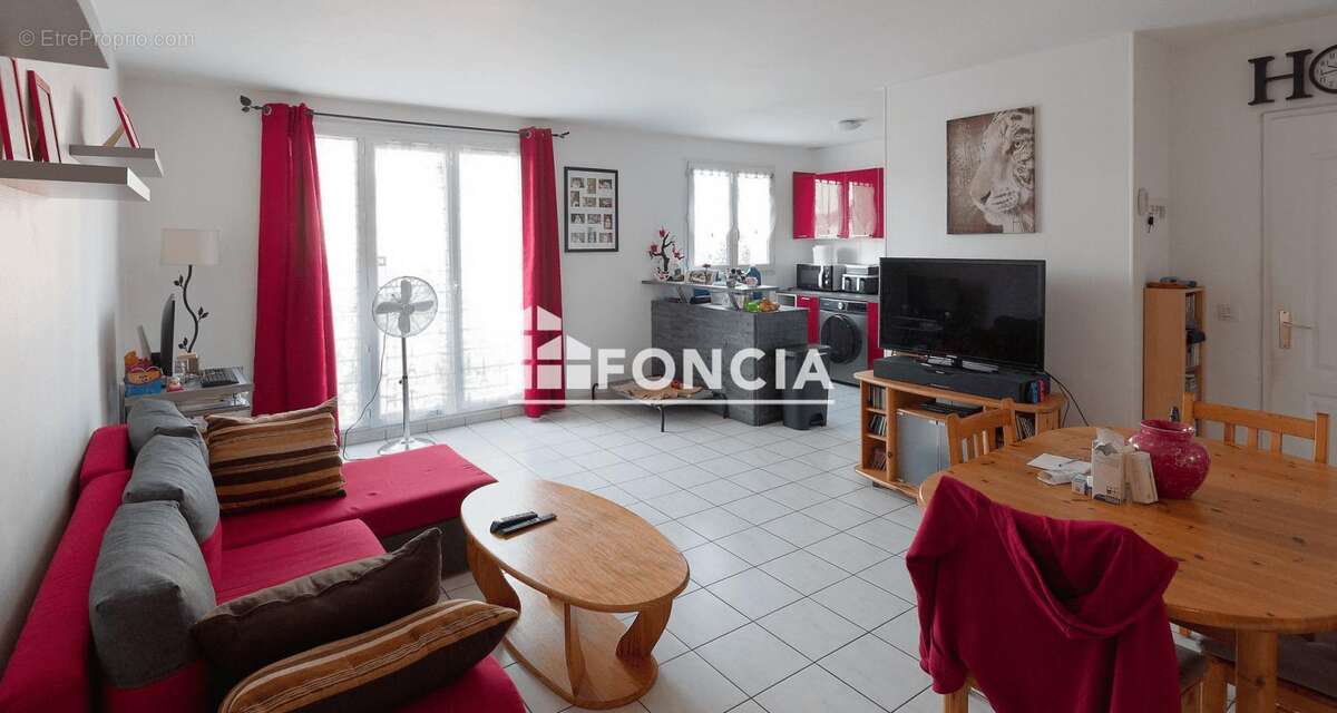 Appartement à COMBS-LA-VILLE