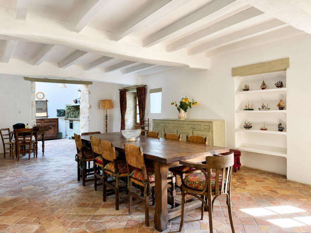 Propriété de caractère de 350 m2 avec gîtes -Tusson - 470 00 - photo 11