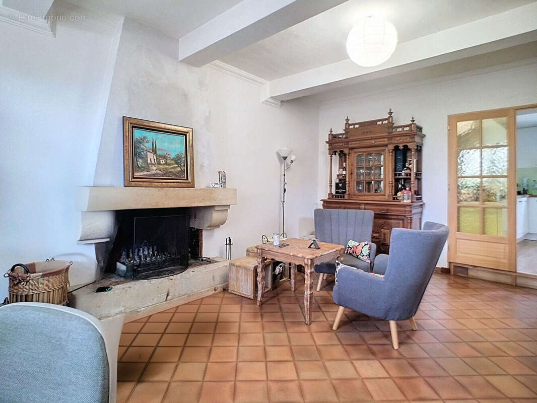 Maison à CAMARET-SUR-AIGUES