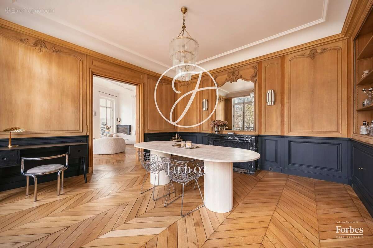 Appartement à PARIS-8E
