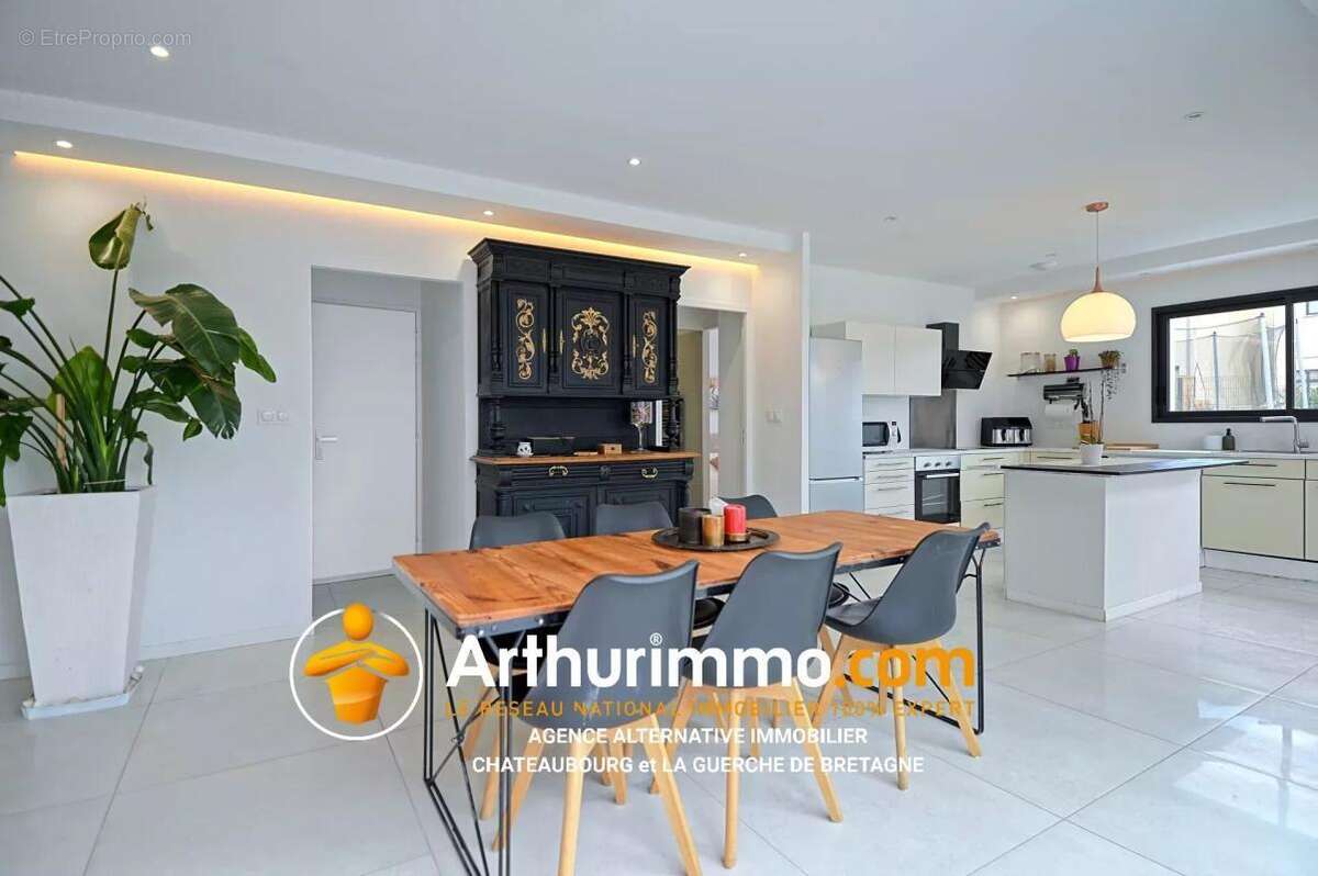 Maison à SAINT-ERBLON