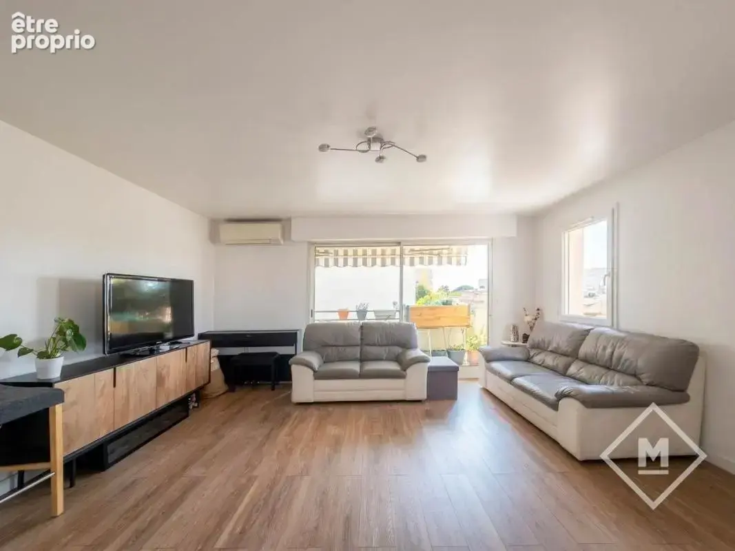 Vente appartement type 5 lumineux calme pas de vis à vis place de parking Marseille 13009 Aiguier - photo 9