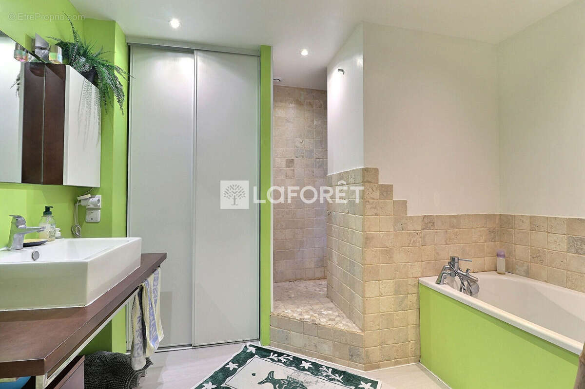 Appartement à CUERS