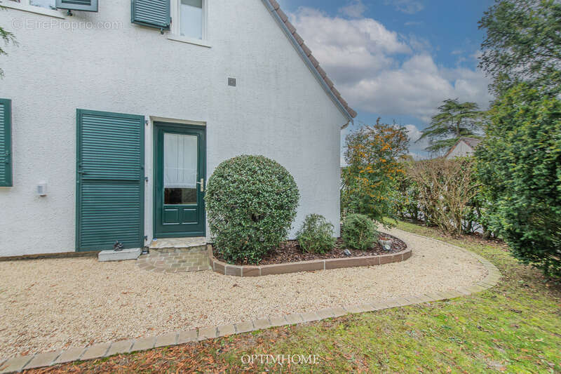 Maison à SAINT-NOM-LA-BRETECHE