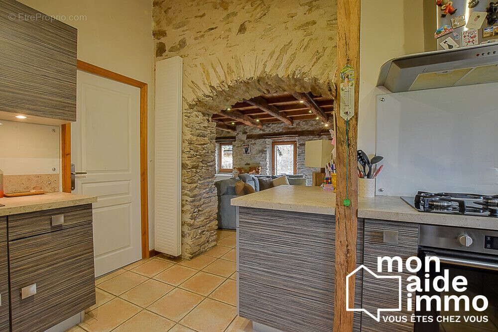 Maison à LA SALVETAT-PEYRALES