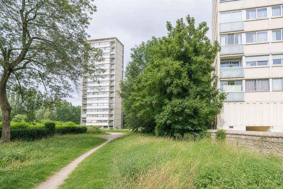 Appartement type F3 avec double séjour - photo 17