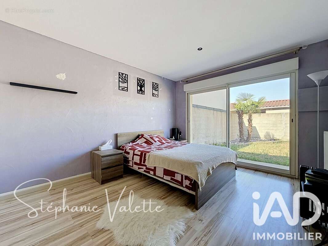 Maison 121 m² à Mours-Saint-Eusebe  - photo 8