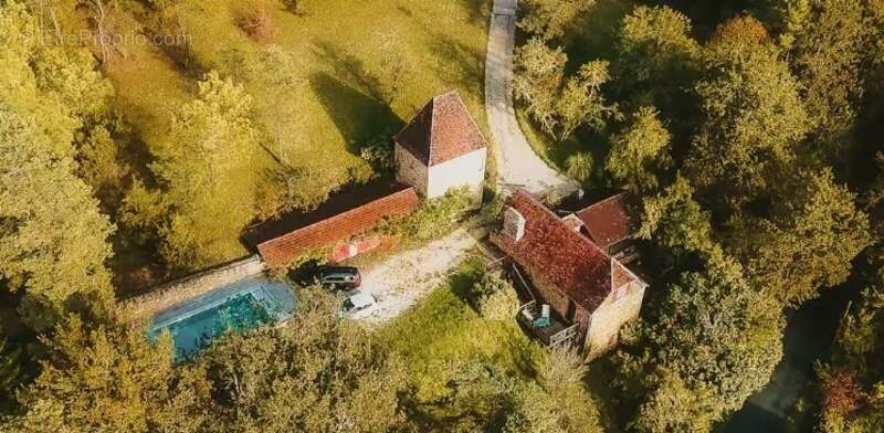 Maison à SAINT-LEON-SUR-VEZERE