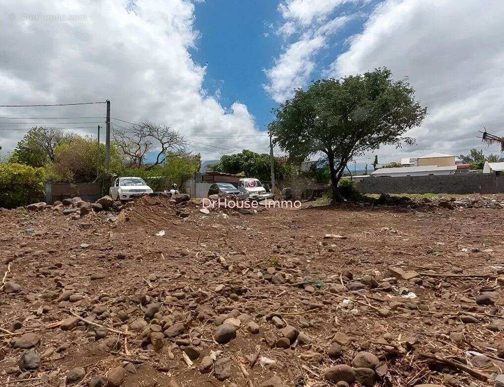 Terrain à SAINT-PIERRE