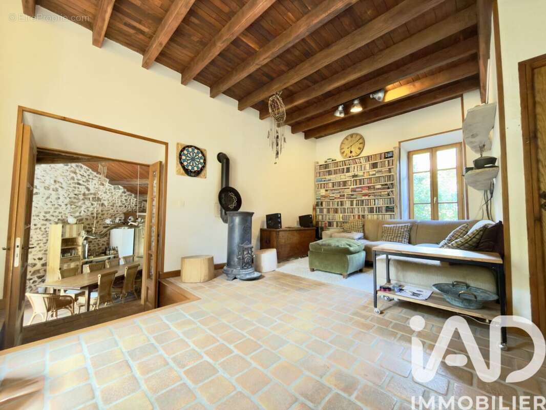 Maison 140 m² à Lachaux  - photo 6