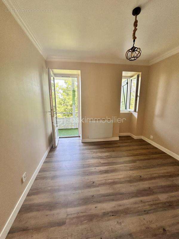 Appartement T3 rénové avec jardin privatif, grand balcon et vue nature au centre de Cambo-les-Bains - photo 15