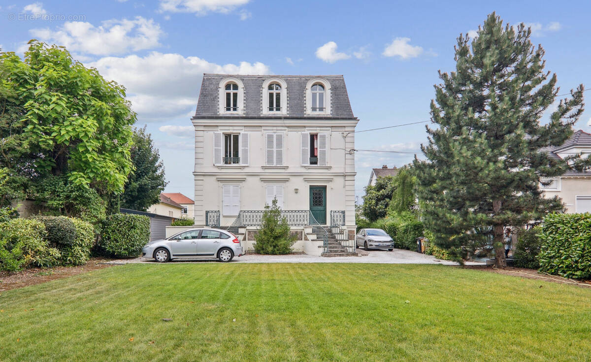 Appartement à ENGHIEN-LES-BAINS