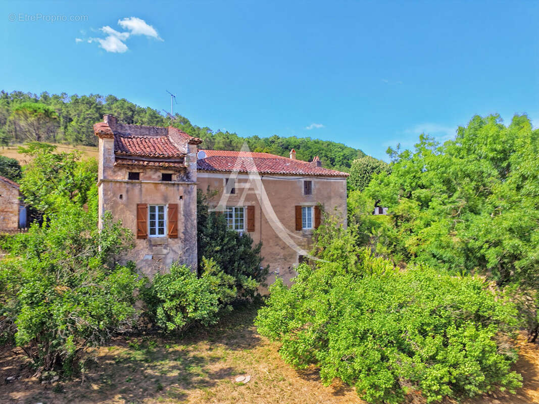 Maison et grange en pierre à rénover - photo 18