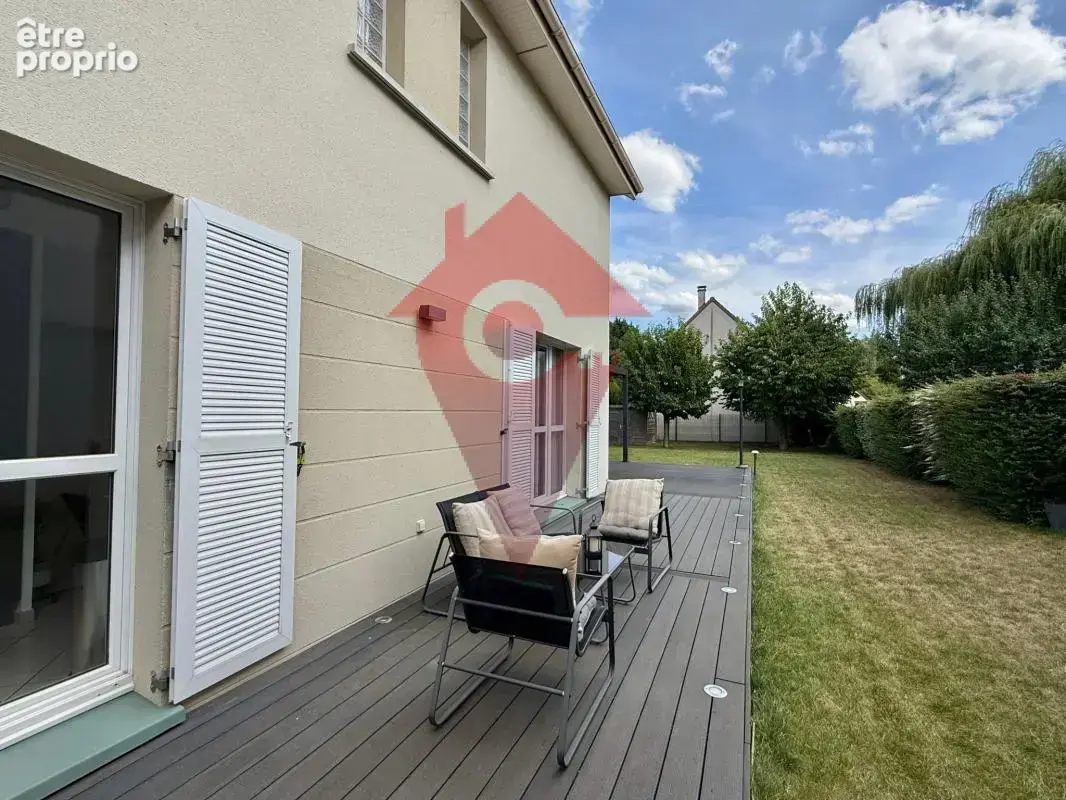 Maison familiale 4 chambres avec jardin et garage à Ecquevil - photo 4