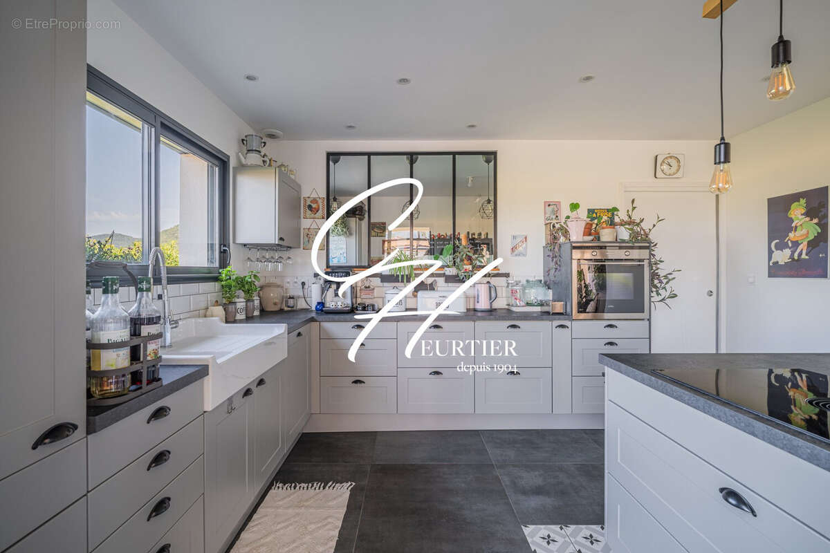 Maison 144 m² à Saint-Etienne-De-Crossey  - photo 5