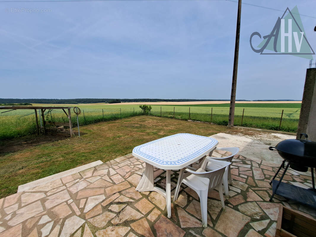 Maison à VILLENEUVE-LA-GUYARD