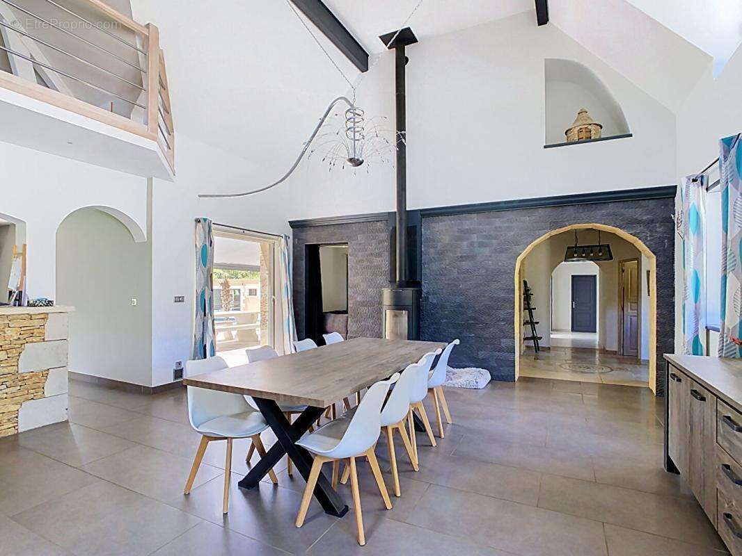 Belle propriété contemporaine avec piscine chauffée, dépendances et prestations de qualité - photo 5