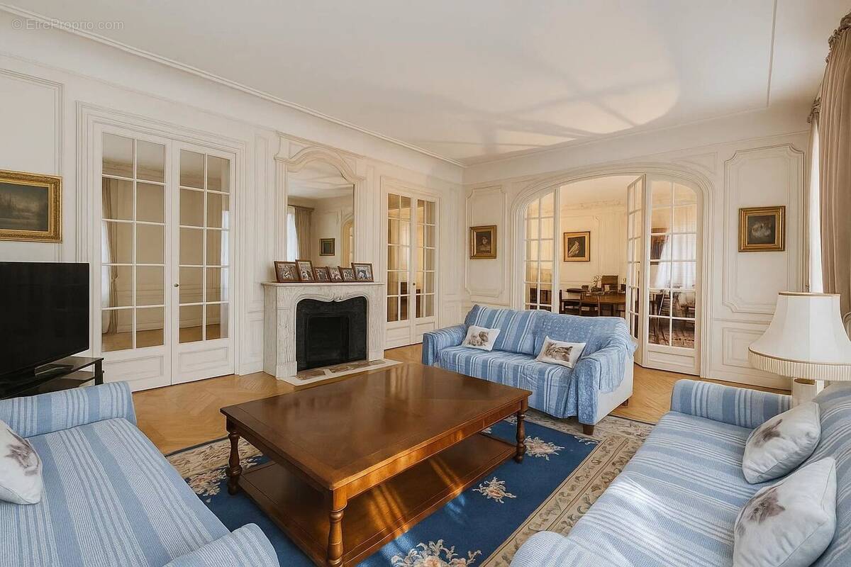 Appartement à PARIS-16E