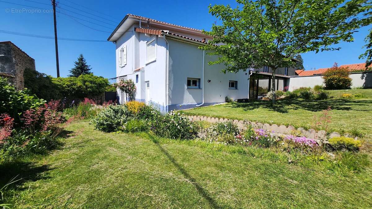 Maison à SAINT-JUNIEN