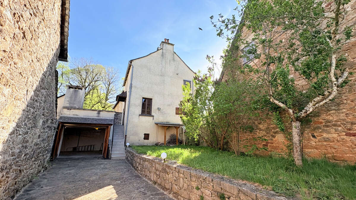 Maison à MONTROZIER