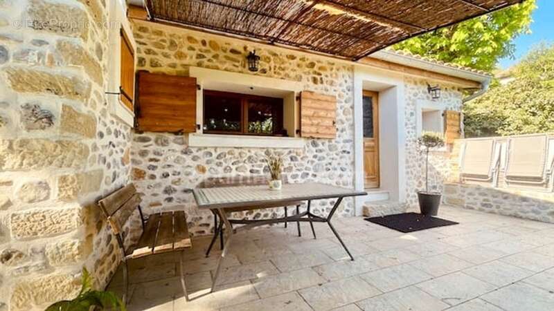 A vendre Authentique propriété de caractère avec gîte indépendant à Mallemoisson (04) - photo 14