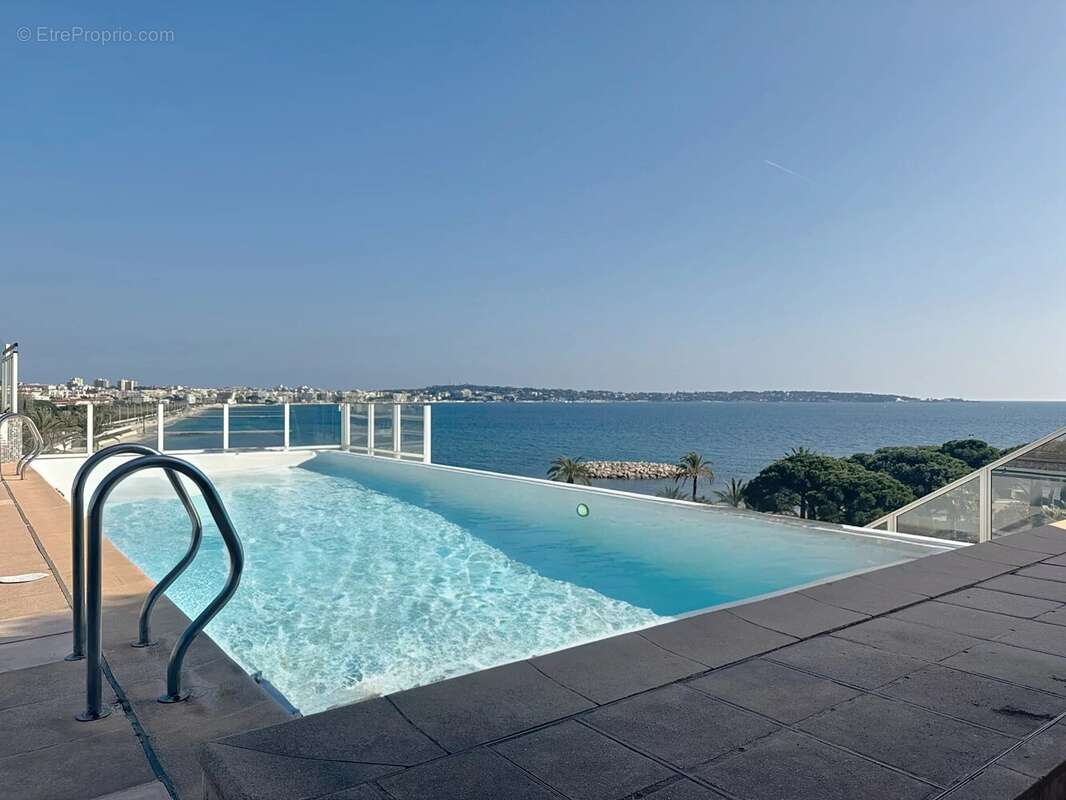 Appartement à VALLAURIS