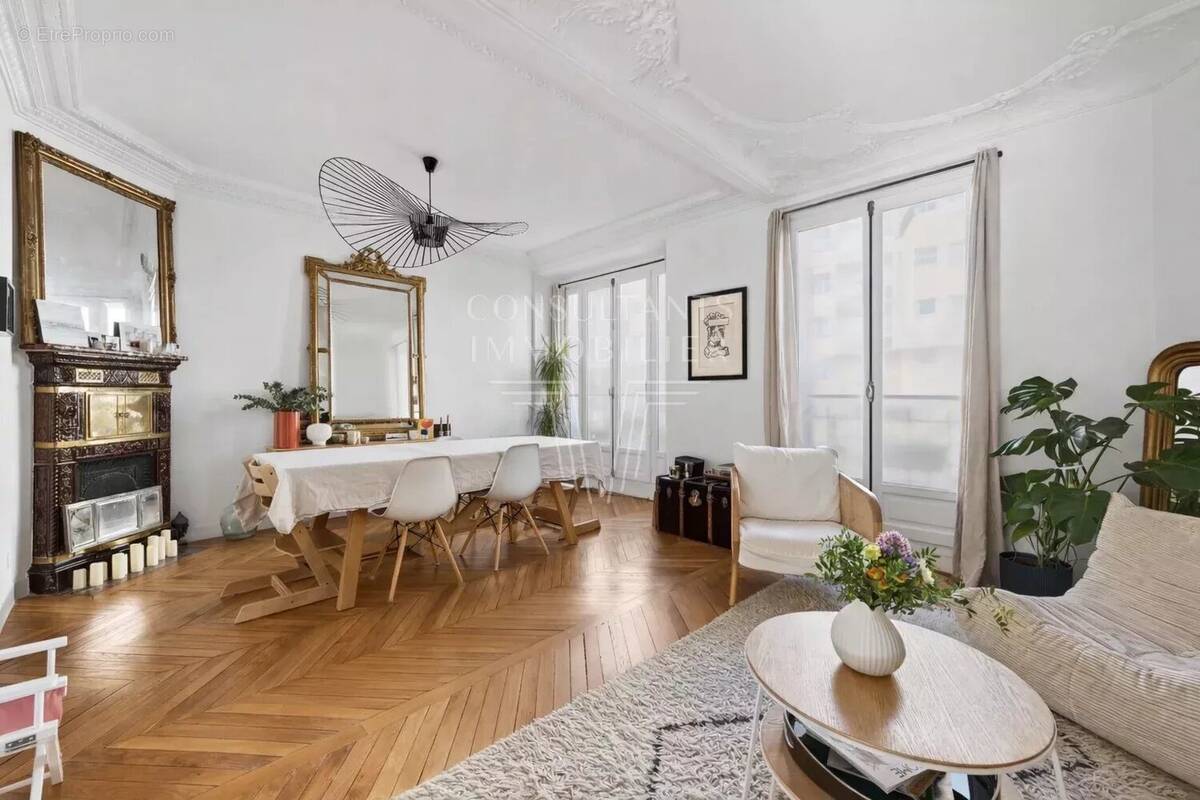 Appartement à PARIS-14E