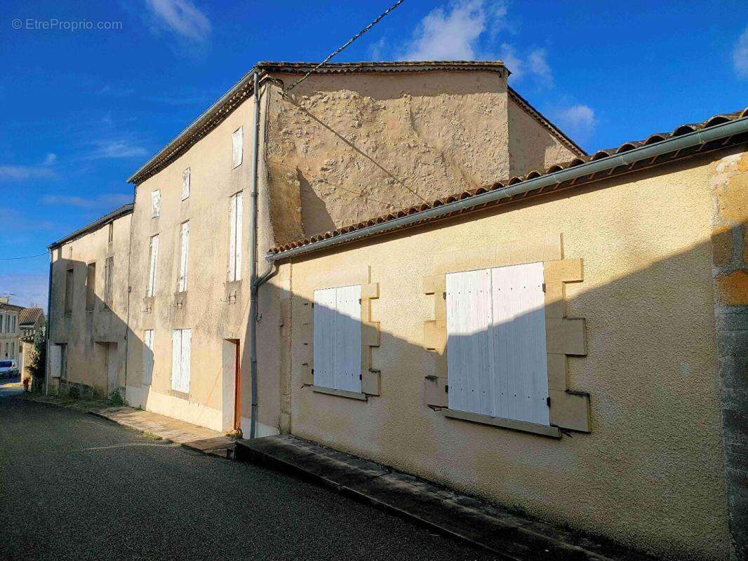 Maison à CASTILLON-LA-BATAILLE