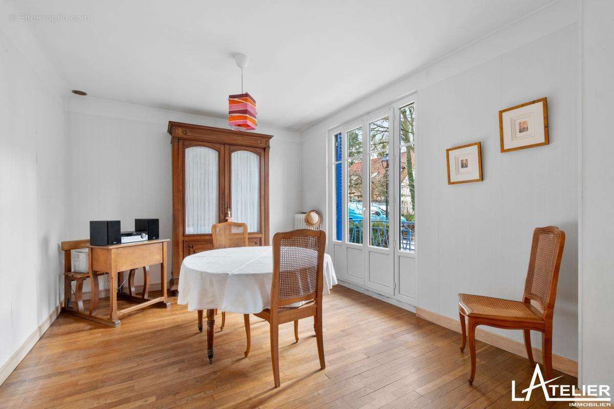 Maison à MAREIL-MARLY