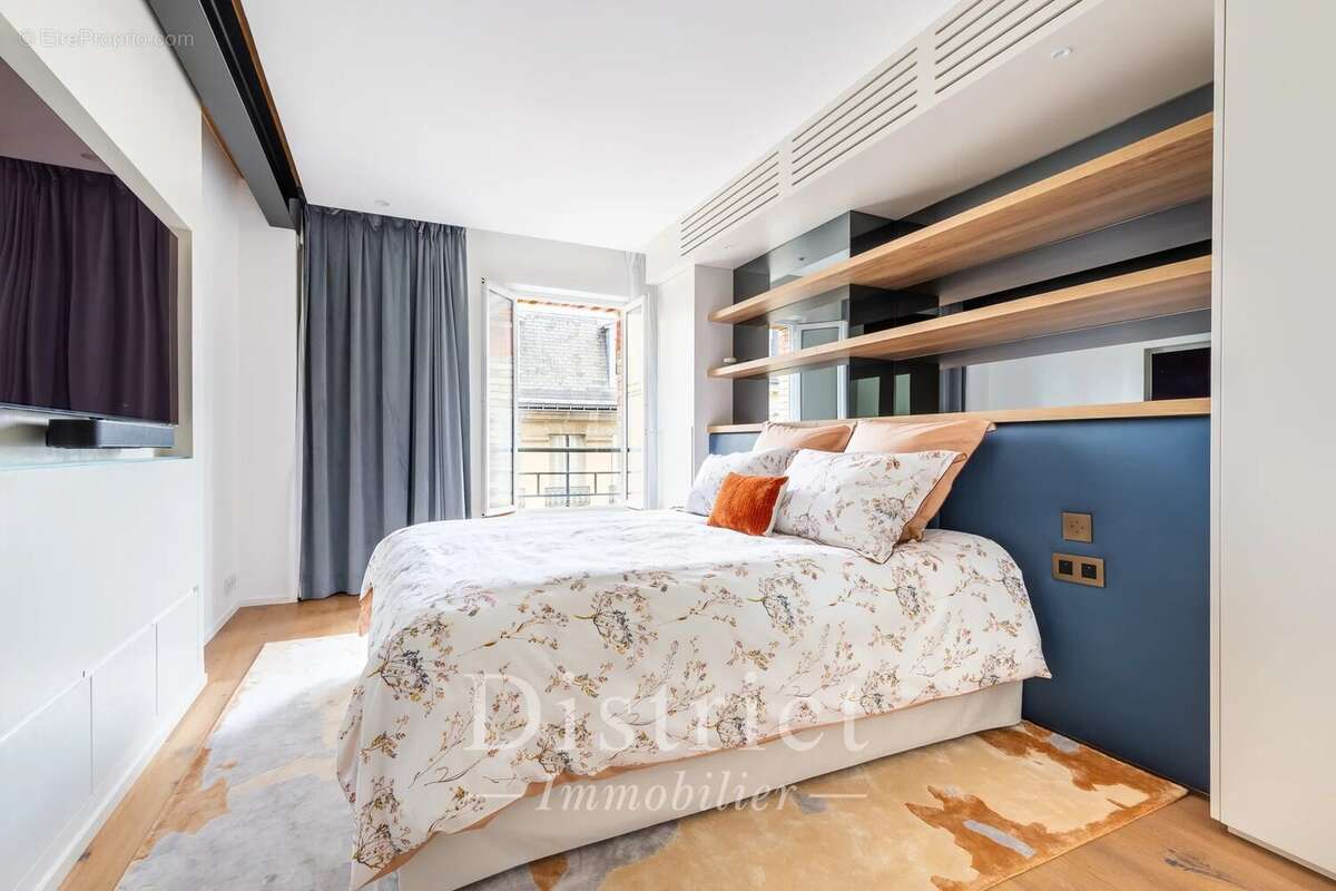 Appartement à PARIS-8E