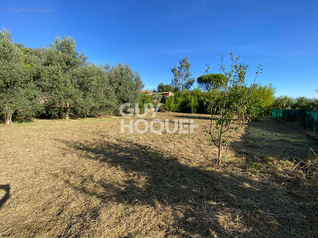 Maison à SAINT-ETIENNE-DE-FONTBELLON