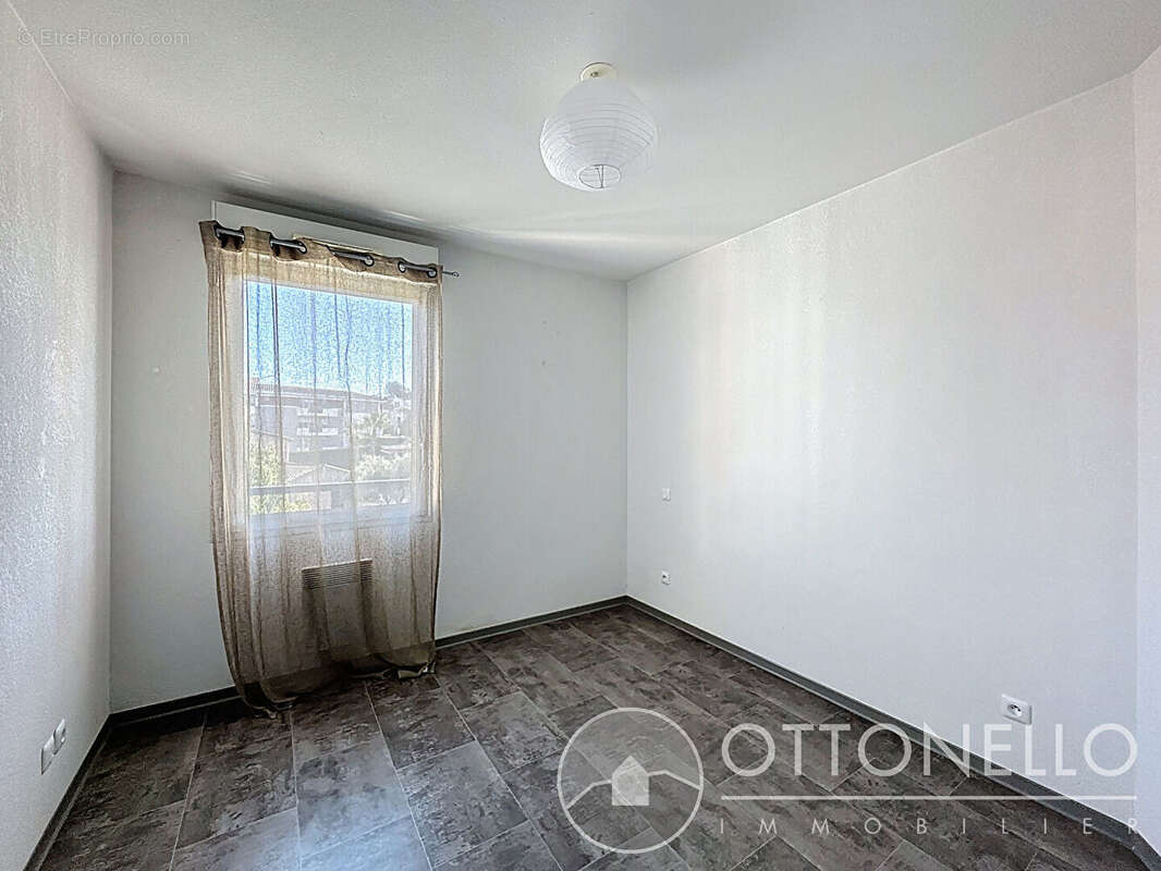 Appartement à PUGET-SUR-ARGENS