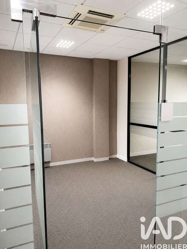 Commerce 180 m² à Sin-Le-Noble  - photo 4