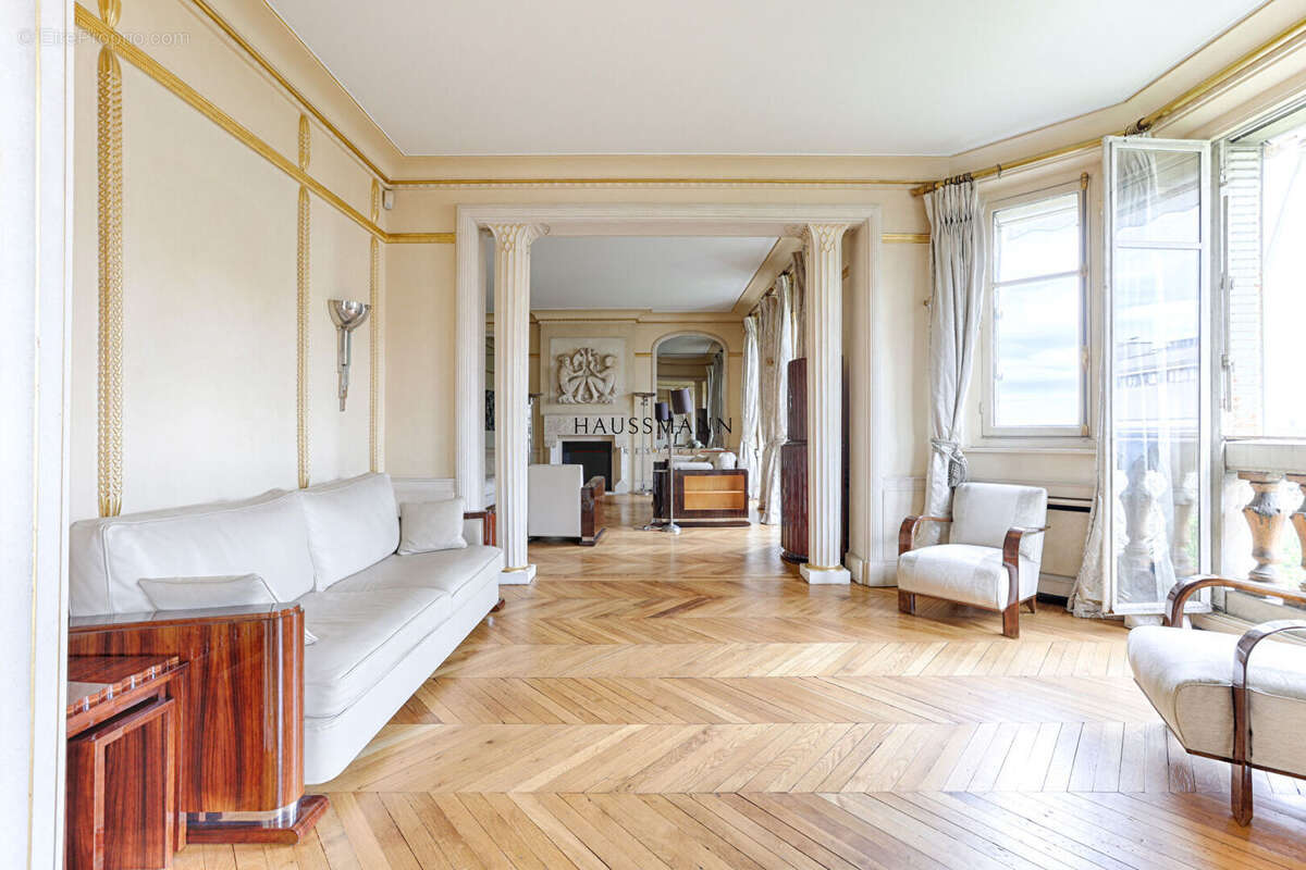 Appartement à PARIS-16E