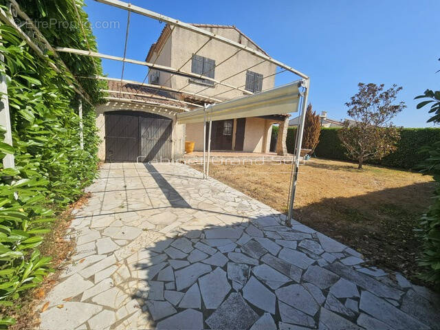 Maison à MAUGUIO
