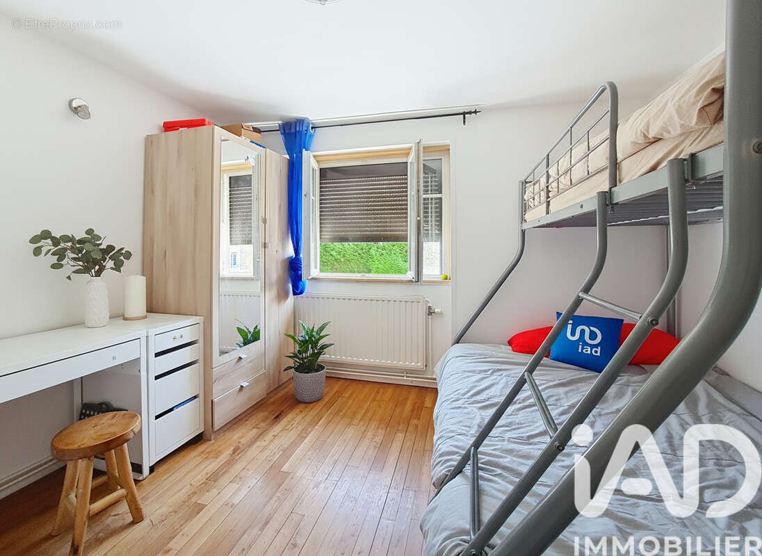 Maison 74 m² à Isles-Les-Meldeuses  - photo 7