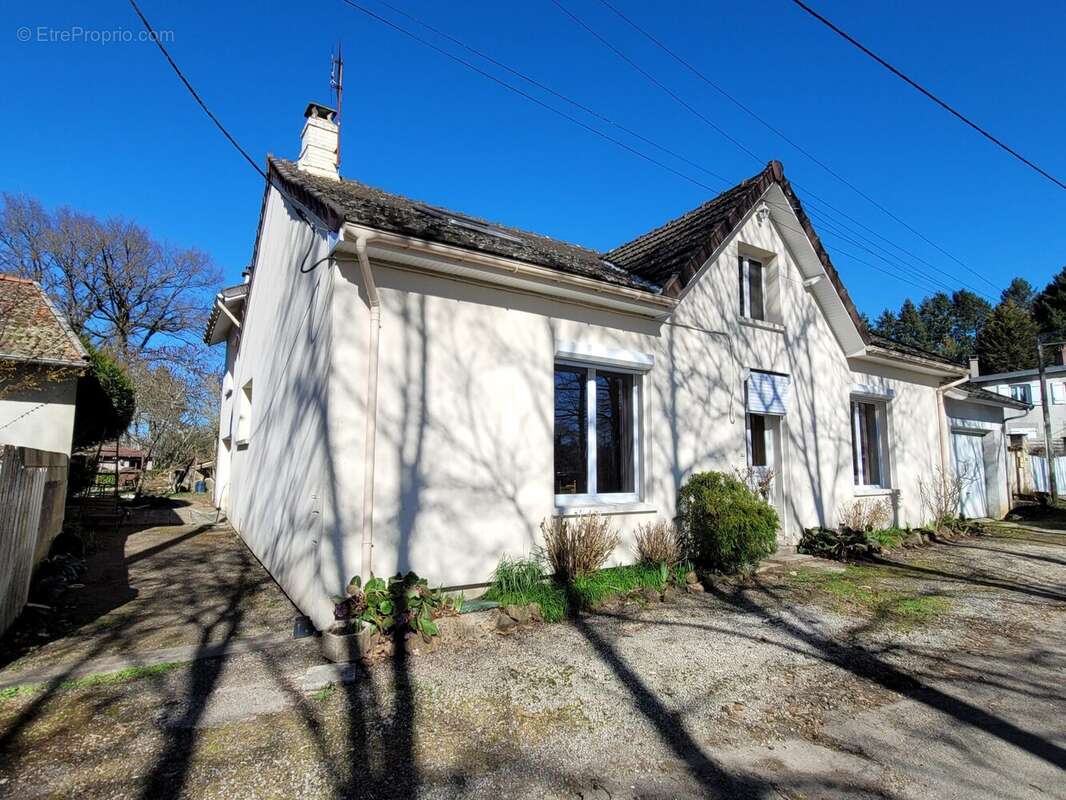 Maison à SAINT-LEONARD-DE-NOBLAT