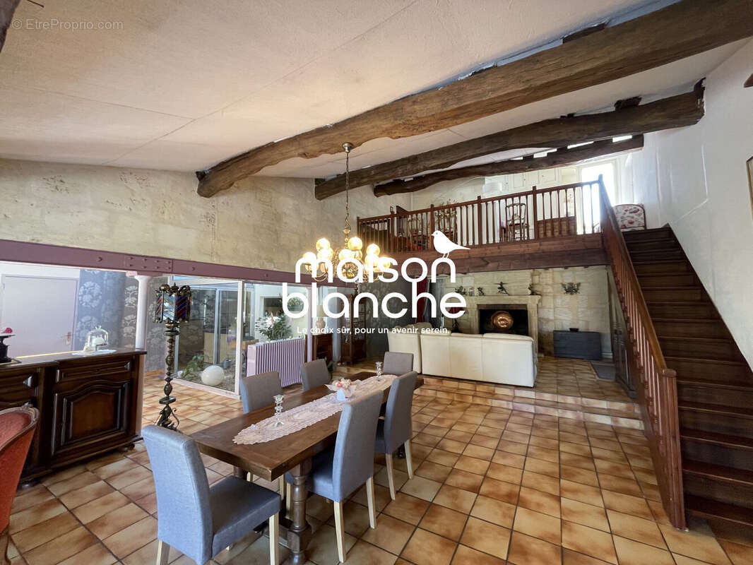 Maison à SAINT-SULPICE-DE-FALEYRENS