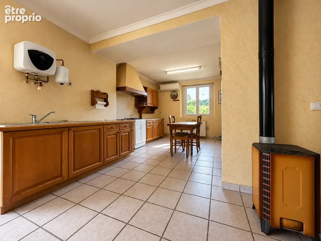 Propriété en pierre avec de nombreuses dépendances et plus de 2 hectares de terrain - photo 2