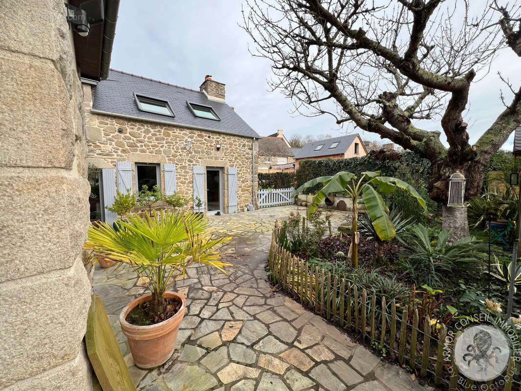 Maison à SAINT-JACUT-DE-LA-MER