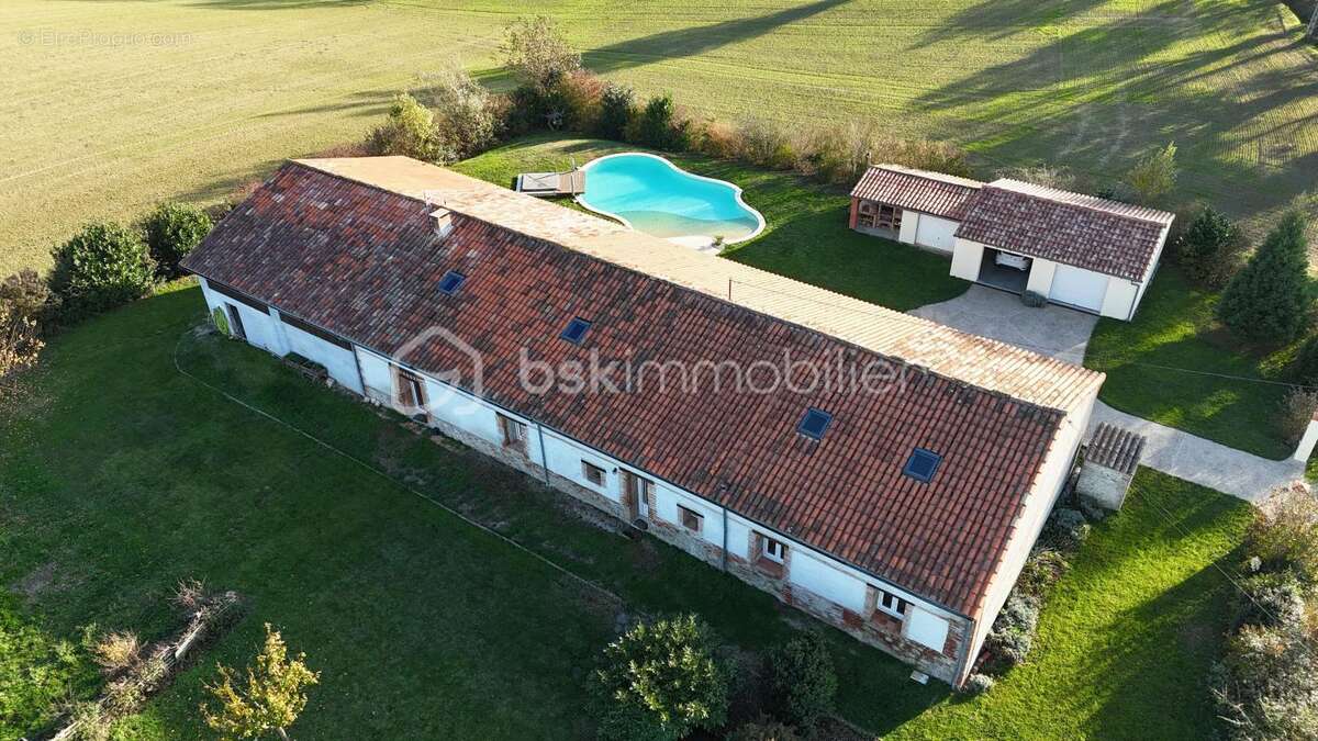 Longère de 275 m² avec dépendances et piscine - photo 18