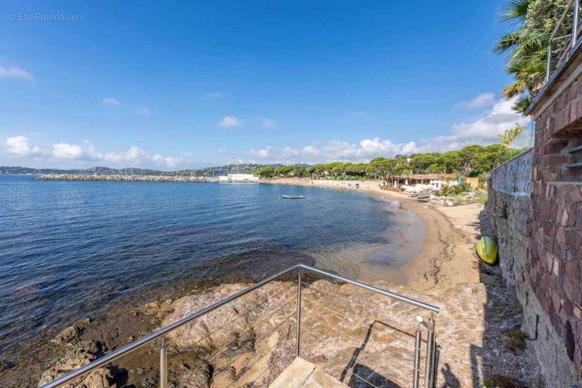 Maison à ROQUEBRUNE-SUR-ARGENS