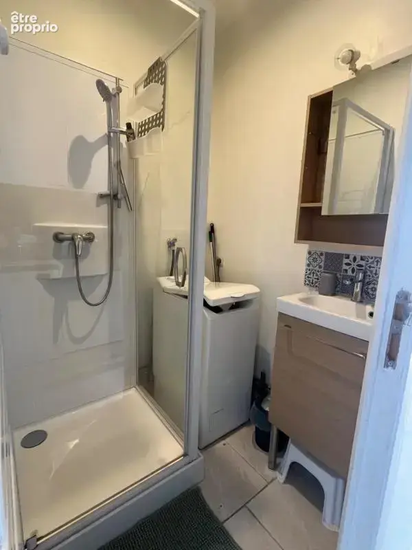 À 300 m de la plage, appartement 2 chambres entièrement rénové et vendu meublé - photo 6