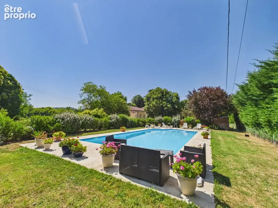 Belle maison de 5 chambres avec piscine en bord de rivière, maison d'amis et annexe près de Gensac - photo 2