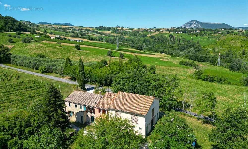 Ferme avec appartements, laboratoire de transformation et boutique à la ferme — Le Marche - photo 9