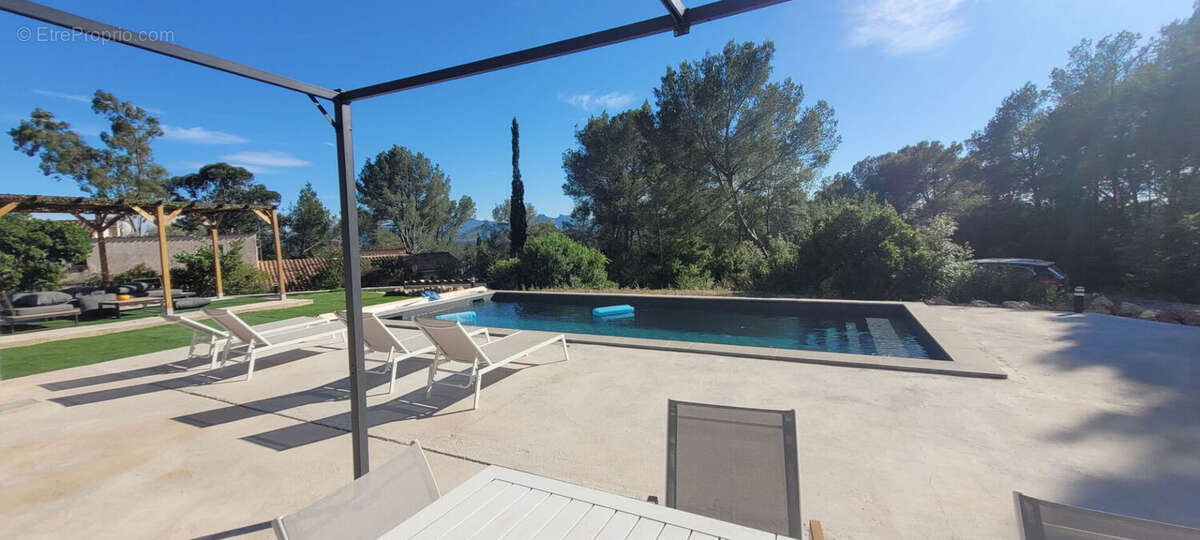 Maison à ROQUEBRUNE-SUR-ARGENS