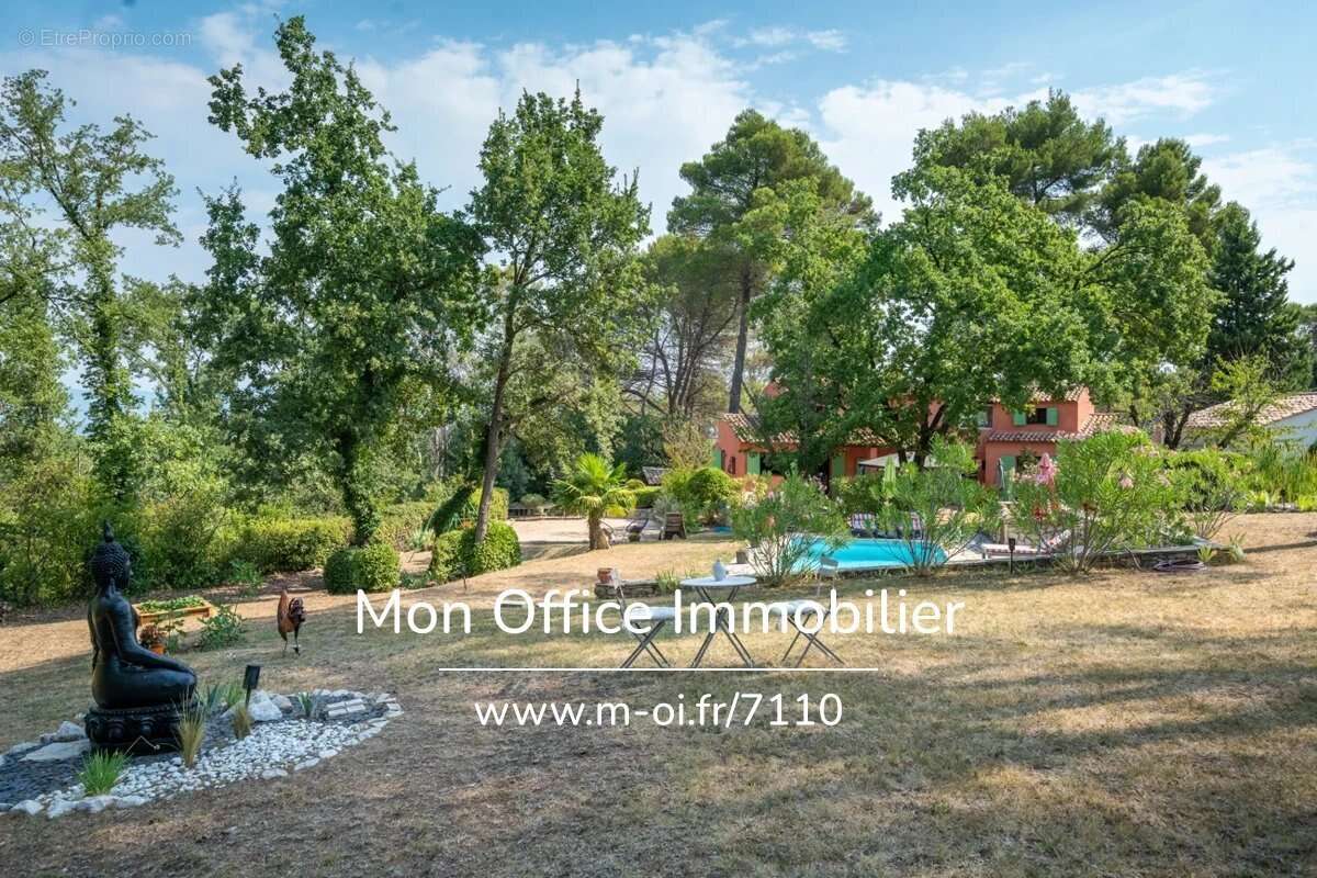 Référence : 7110-PEL - Propriété avec deux logements indépendants, piscine et parc arboré de plus de 5 000 m² - photo 2