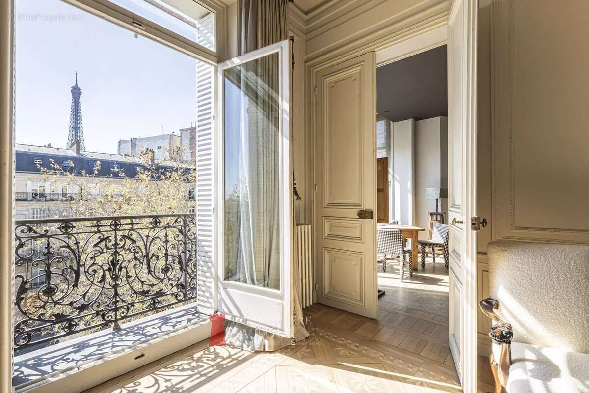 Appartement à PARIS-16E
